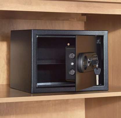 28kg Fireproof Office Safe with Secure Lock image 3