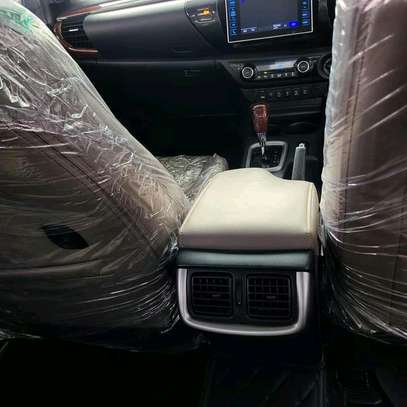 TOYOTA HILUX DOUBLE CABIN 2015MODEL. image 7