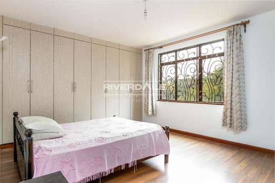 Furnished 3 Bed Apartment with En Suite in Parklands image 7