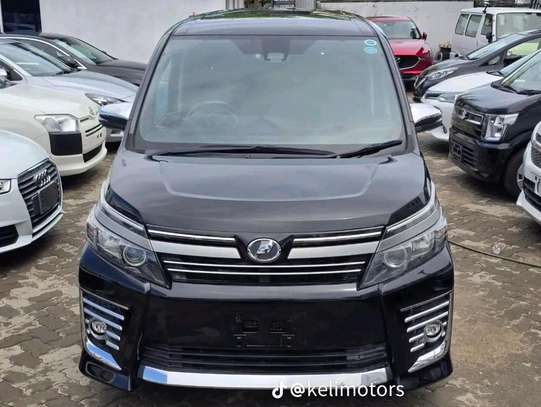 Toyota Voxy black 2017 2wd image 1