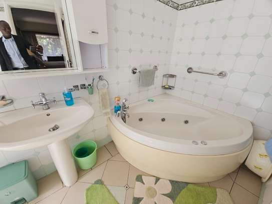 5 Bed House with En Suite in Loresho image 3