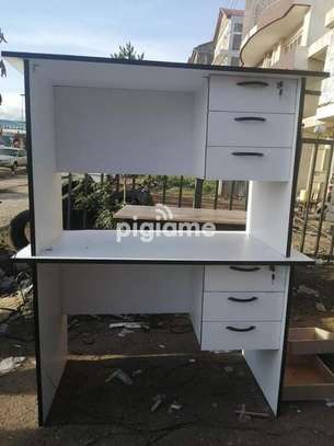 Mordern & durable office desks image 4