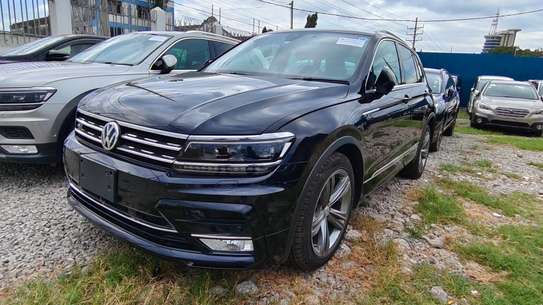 Volkswagen Tiguan R-Line black 2018 image 2