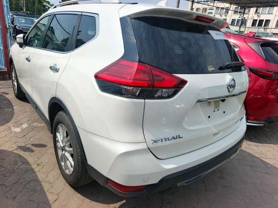 Nissan X-Trail sunroof image 7
