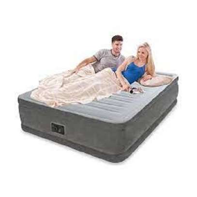 Intex 5*6 Inflatable Airbed With Inbuilt Electric Pump image 2