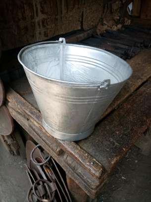 School metalic bucket image 1