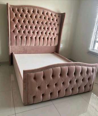Classic 4 by 6  chesterfield bed image 2