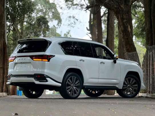 2023 Lexus LX600 image 9