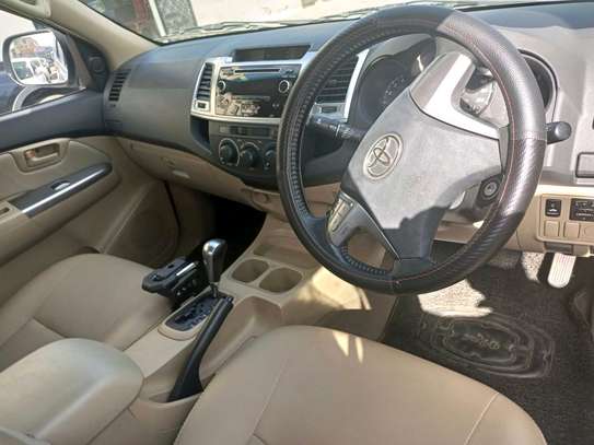 Toyota Hilux Double Cabin image 3