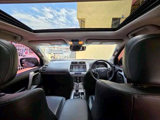 2023 Toyota land cruiser Prado VXL image 6