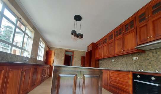 5 Bed House with En Suite at Garden Estate image 14