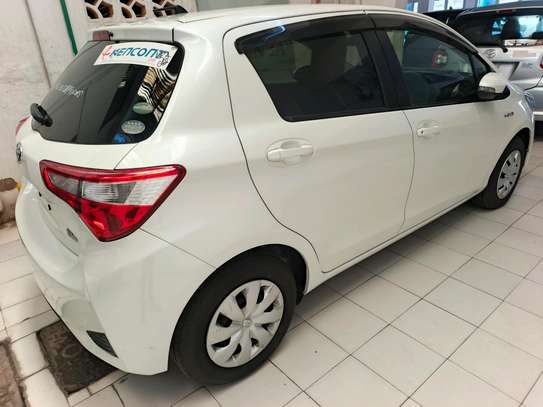 Toyota vitz hybrid image 7