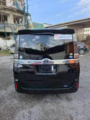 Toyota voxy 2018 image 10