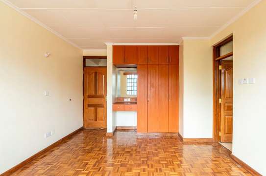 4 Bed Apartment with Parking in Kilimani image 9