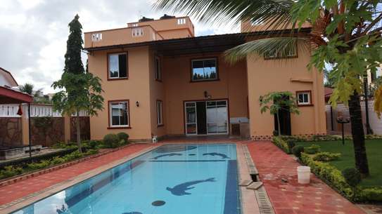 4 Bed House with En Suite at Nyali image 1