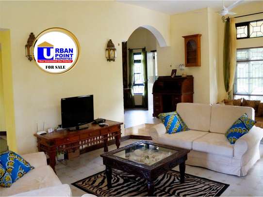 5 Bed House with Aircon in Nyali Area image 3
