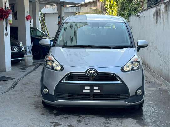 Toyota Sienta silver 2wd 2017 image 7