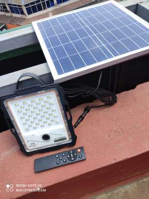 100watts Solar CCTV flood light image 4