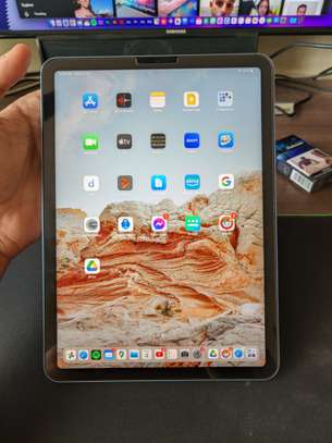 iPad Air 4th Generation 2020 (bought late 2021) 64GB WIFI image 3