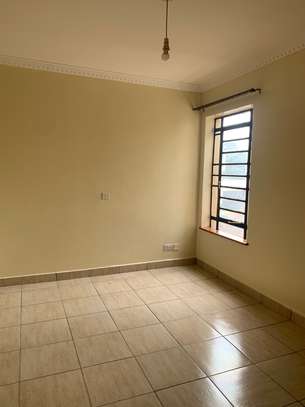 3 bedroom apartment master Ensuite available image 3