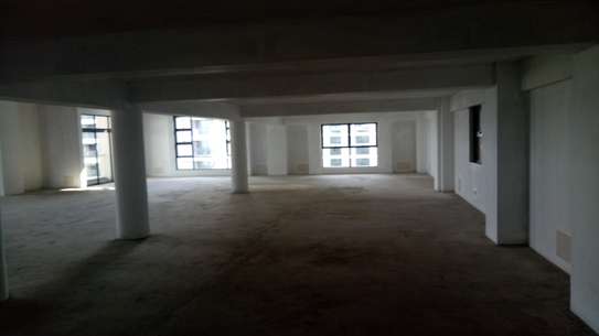 8,000 ft² Commercial Office Space Double Ceiling image 4