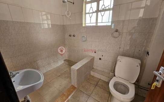 5 Bed House with En Suite at Nyari image 19