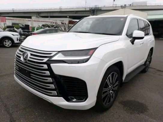 2025 Lexus LX 700h image 2