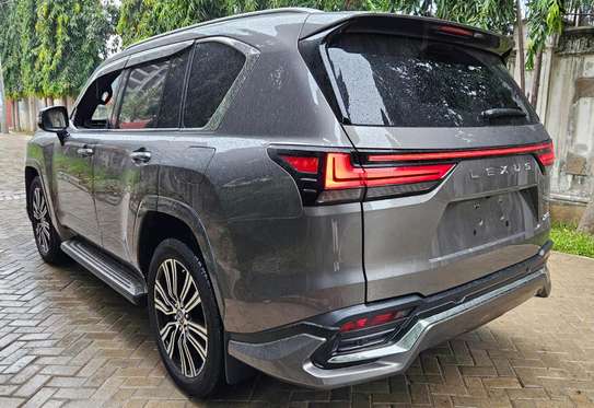 Lexus  Brand new LX600 2024 image 6