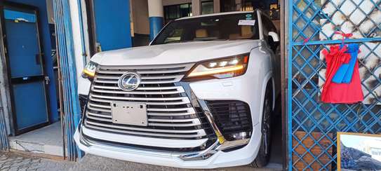 Lexus LX600 white 2023 SPORT image 3