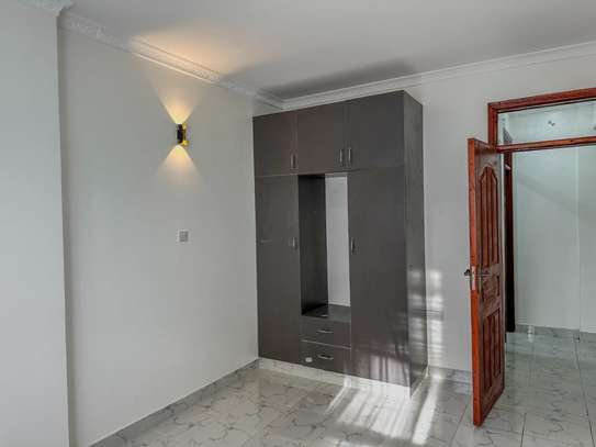 Studio Apartment with Lift in Membley image 8