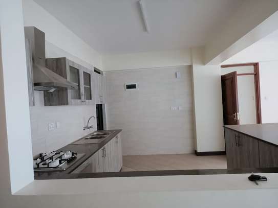 3 Bed Apartment with En Suite in Mountain View image 2