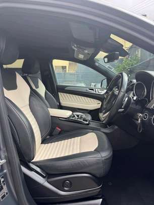 Mercedes-Benz GLE350d image 9