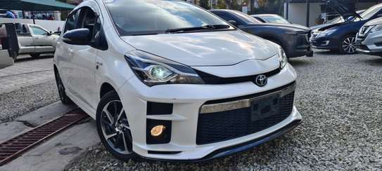 Toyota Vitz GR hybrid white 2018 2wd image 2