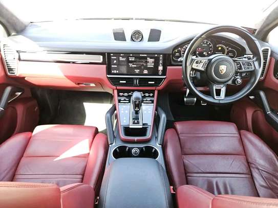 Porsche Cayenne turbo  sunroof 2019 image 9