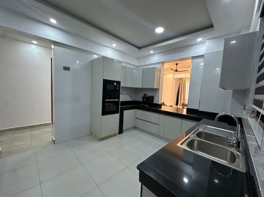 Serviced 2 Bed Apartment with En Suite at 1St Avanue image 12