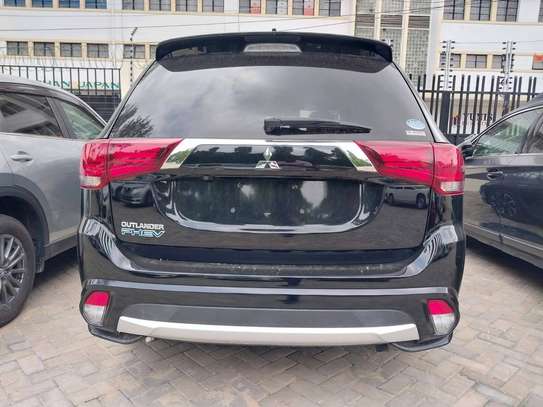 Mitsubishi Outlander Plug in Hybrid image 8