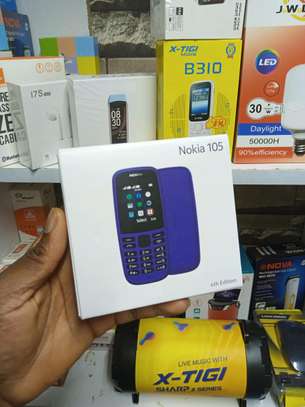 Nokia 105 button phone image 1