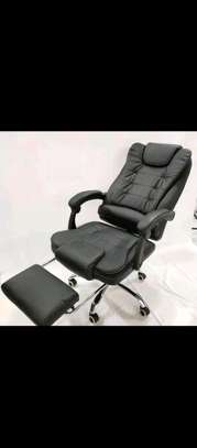 Office chair with a legrest image 1