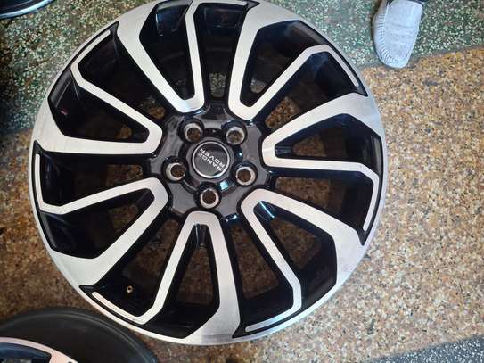 Rim size 20 landrover discovery  and rangerover image 2