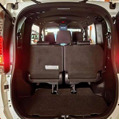 Toyota VoxY ZR White 2018 image 6