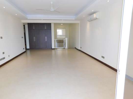 3 Bed Apartment with En Suite at City Mall image 5