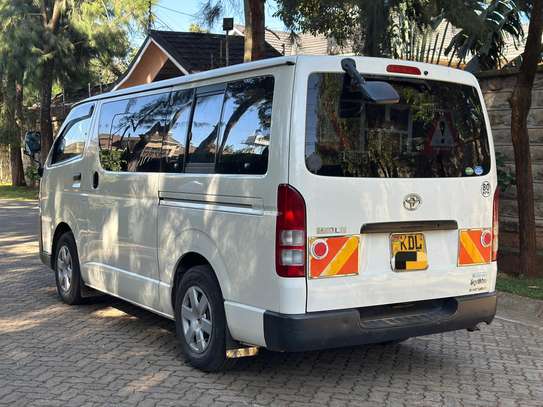 Toyota Hiace image 4