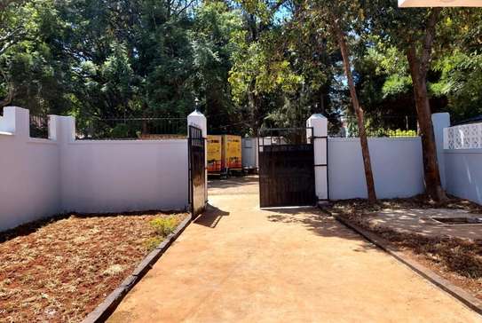 3 Bed House with En Suite at Kilimani image 4