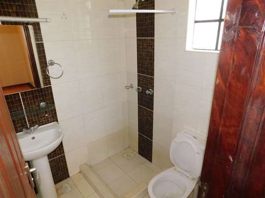2 Bed Apartment with En Suite at Fourways Junction Estate image 1
