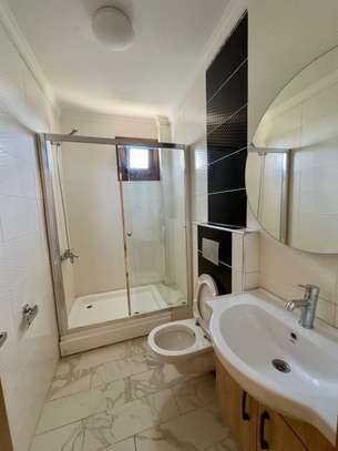 3 Bed Apartment with En Suite in Kileleshwa image 13