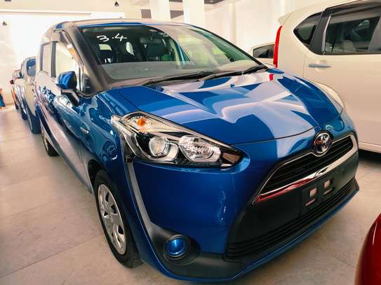 Toyota sienta blue 2017 hybrid image 2