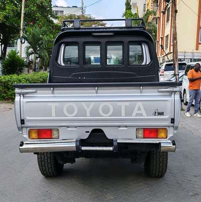 Land cruiser pickup on sale in Kenya image 5