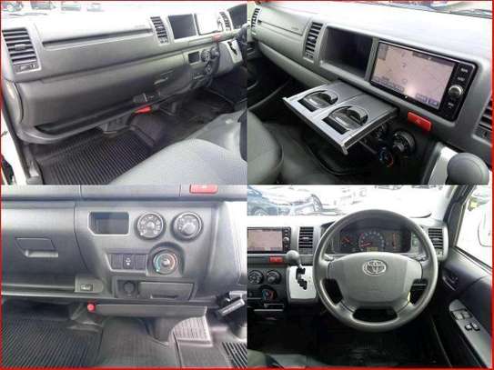 TOYOTA HIECE AUTO DIESEL COMUTER 18 SEATER. image 3