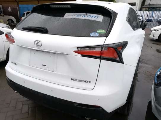 Lexus NX200 t moonroof image 5