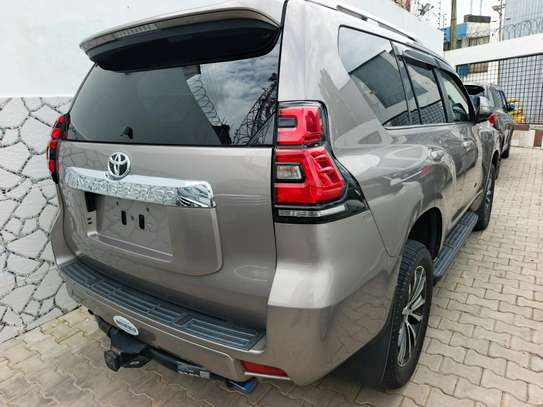 Toyota landcruiser Prado diesel image 6